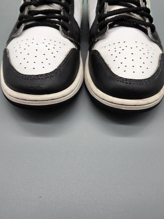 Air Jordan\'s Men\'s size 8 Mint Green and Black main image 4
